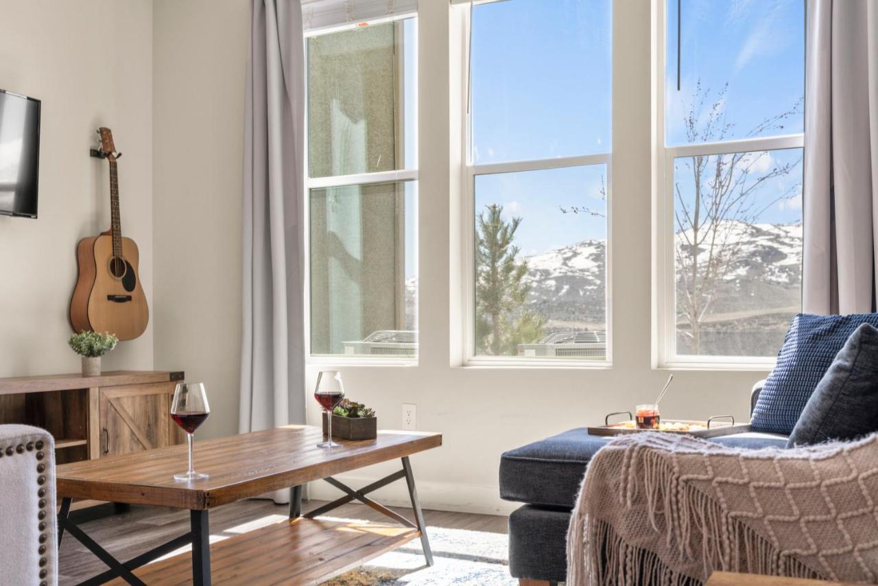 Luxury Retreat - King Beds, Hot Tub, & Pool - Family & Remote Work Friendly Apartment Reno Exterior photo