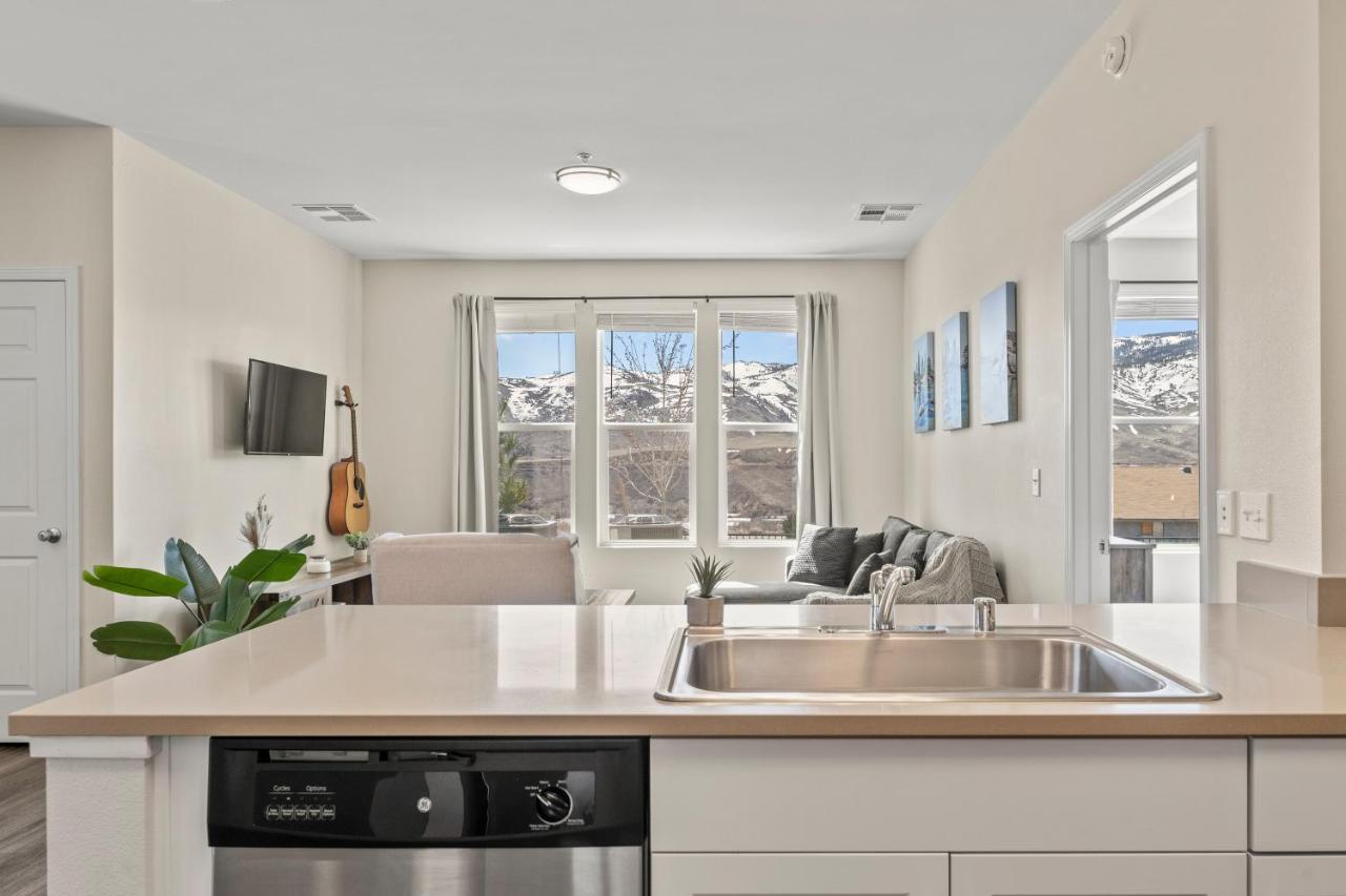 Luxury Retreat - King Beds, Hot Tub, & Pool - Family & Remote Work Friendly Apartment Reno Exterior photo