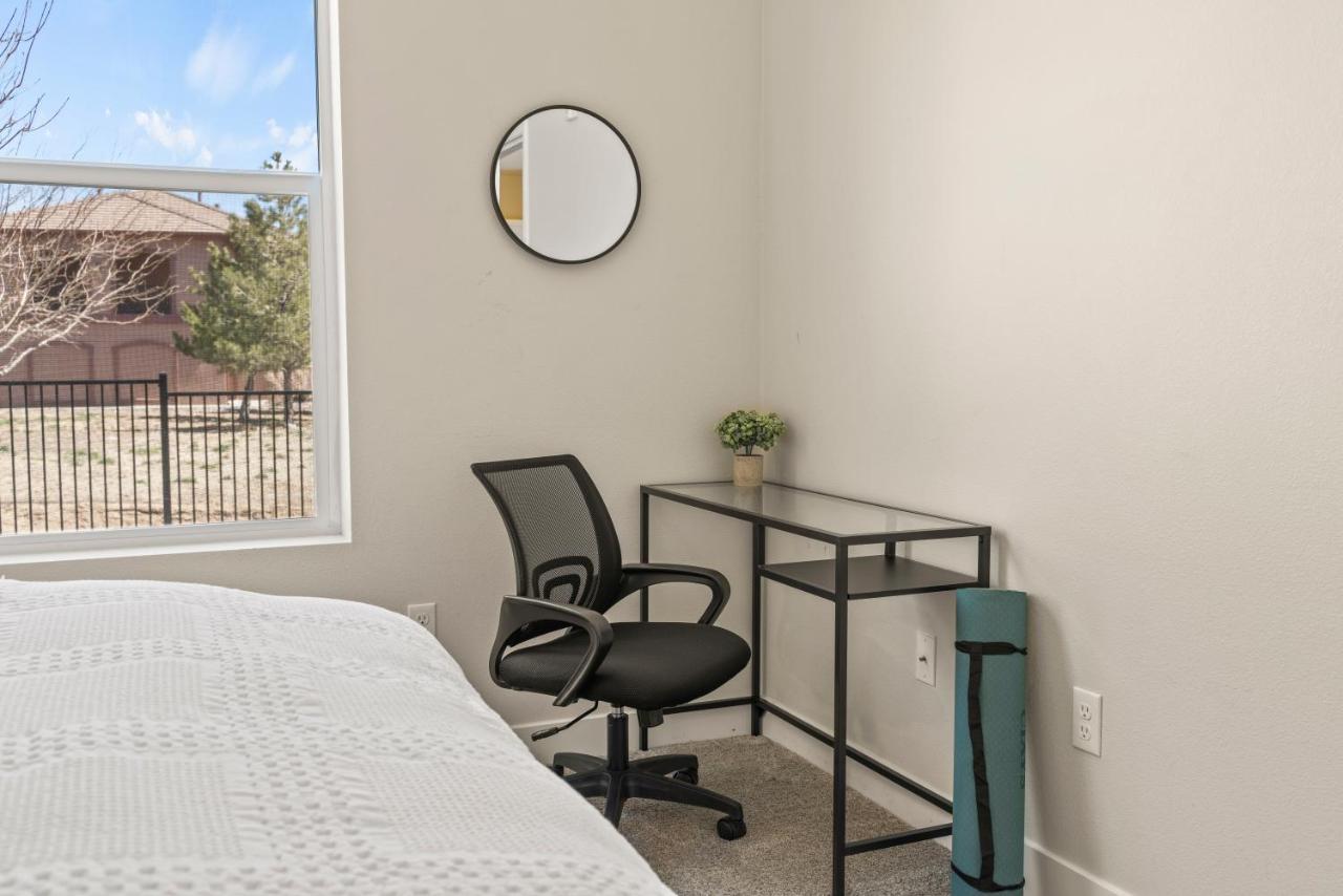 Luxury Retreat - King Beds, Hot Tub, & Pool - Family & Remote Work Friendly Apartment Reno Exterior photo