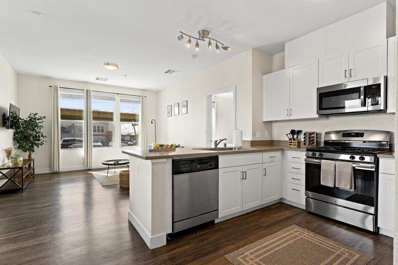 Luxury Retreat - King Beds, Hot Tub, & Pool - Family & Remote Work Friendly Apartment Reno Exterior photo
