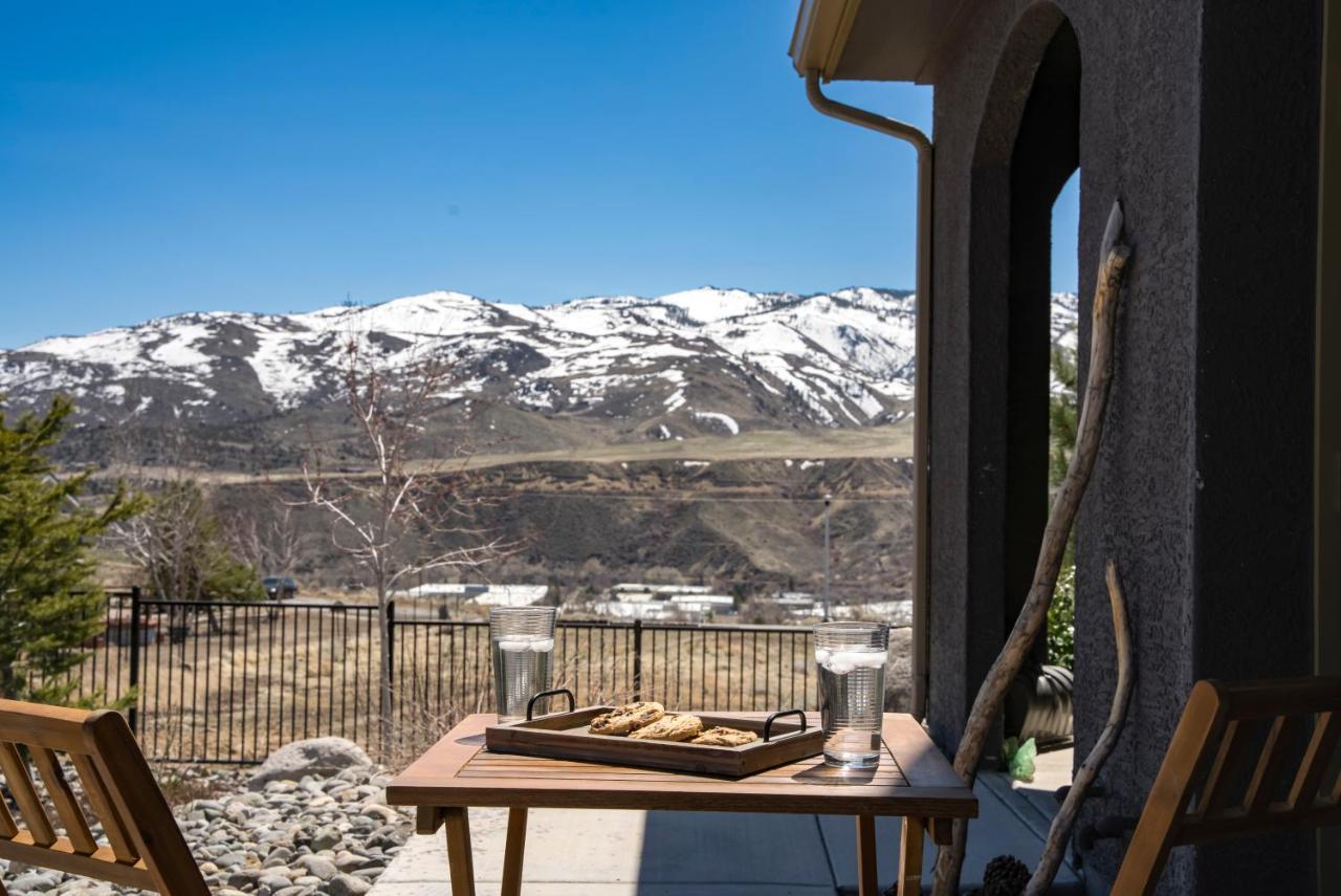 Luxury Retreat - King Beds, Hot Tub, & Pool - Family & Remote Work Friendly Apartment Reno Exterior photo